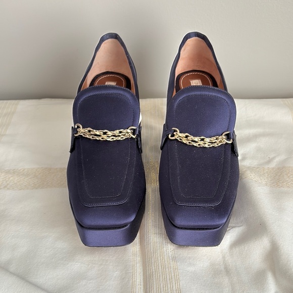 Beautiful designer satin wedged loafer style shoes, Size 40, Color Blue - Picture 1 of 12